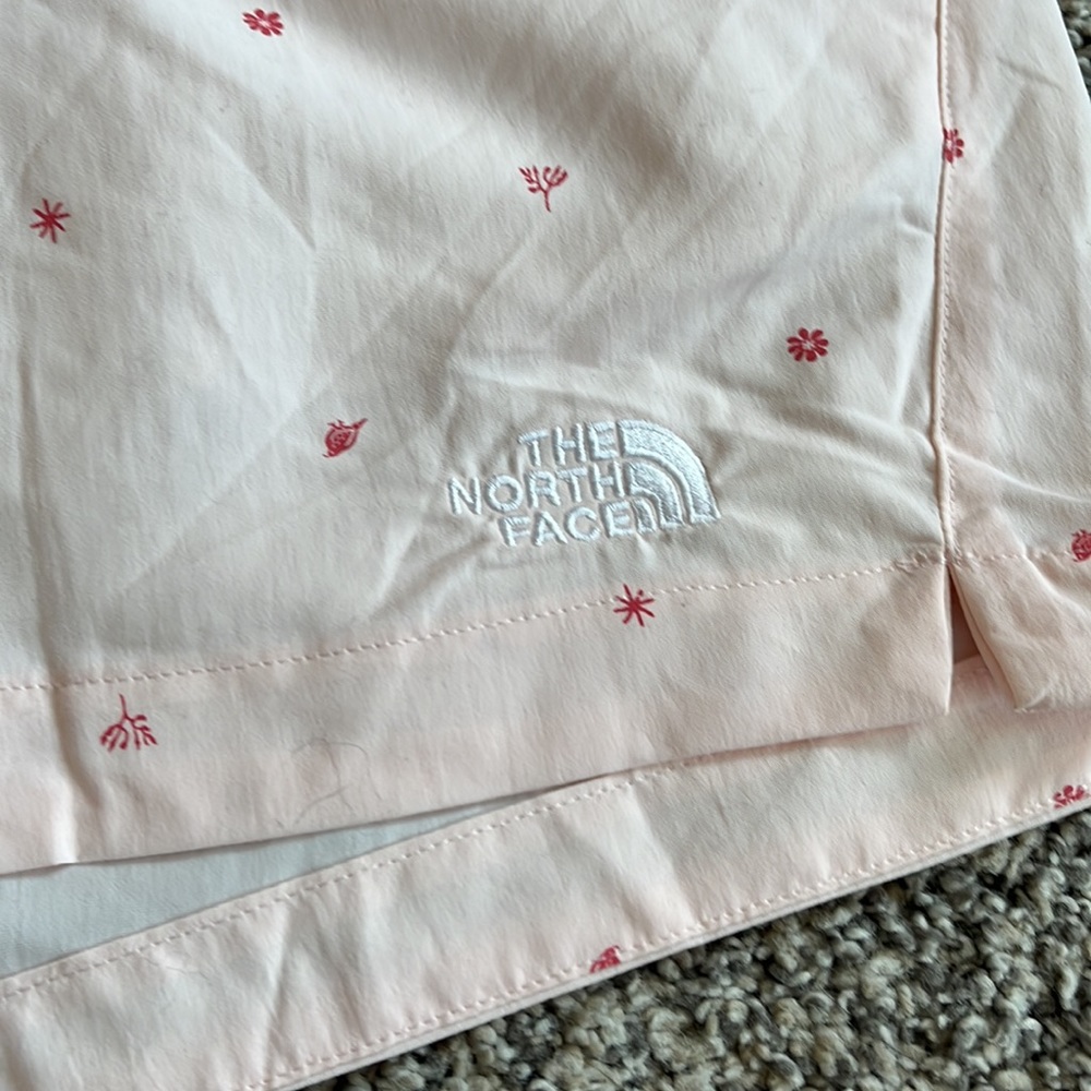 NWOT The North Face shorts size large - Picture 2 of 6